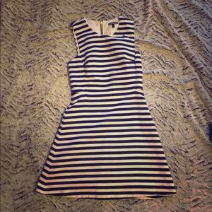 Express Black & White shift dress size 0